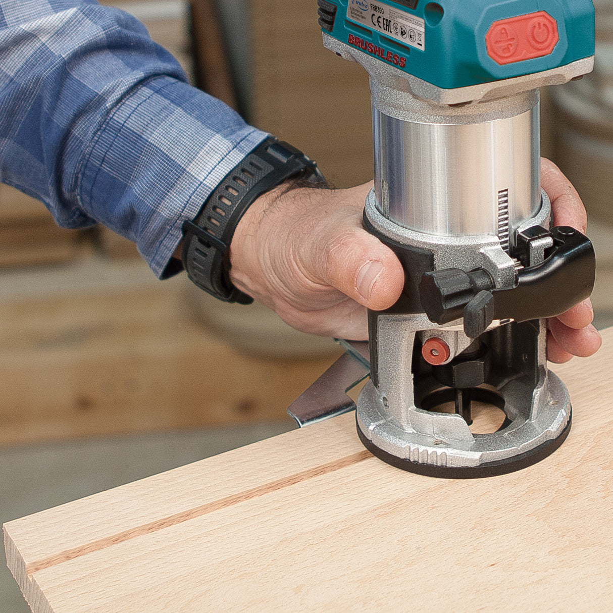 FRESADORA COMPACTA INALÁMBRICA FRB300 (SIN BATERÍA)