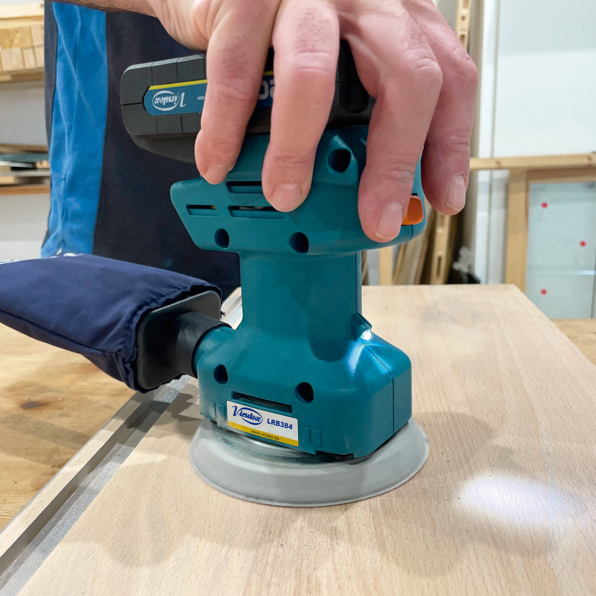 LRB384 CORDLESS MULTI-SANDER WITH SUITC
