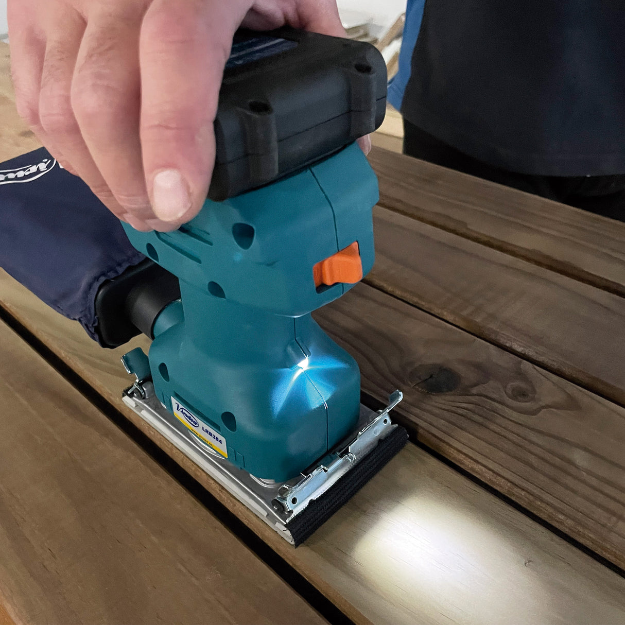 LRB384 CORDLESS MULTI-SANDER WITH SUITC