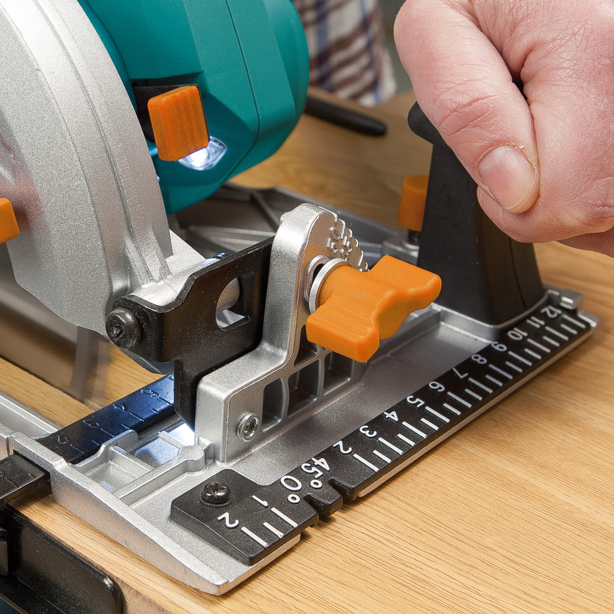 SIERRA CIRCULAR INALÁMBRICA SRB165 (SIN BATERÍA)